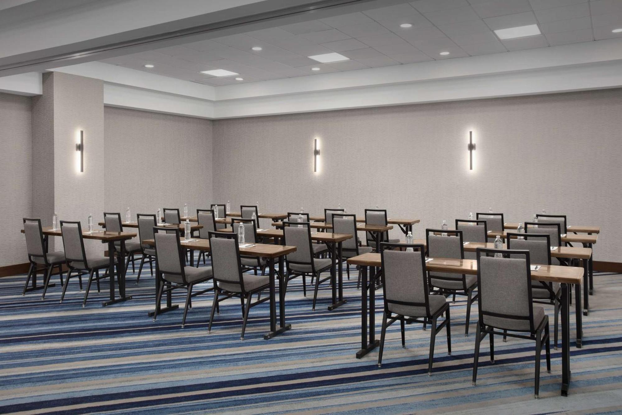 Embassy Suites By Hilton Dallas Near The Galleria Εξωτερικό φωτογραφία
