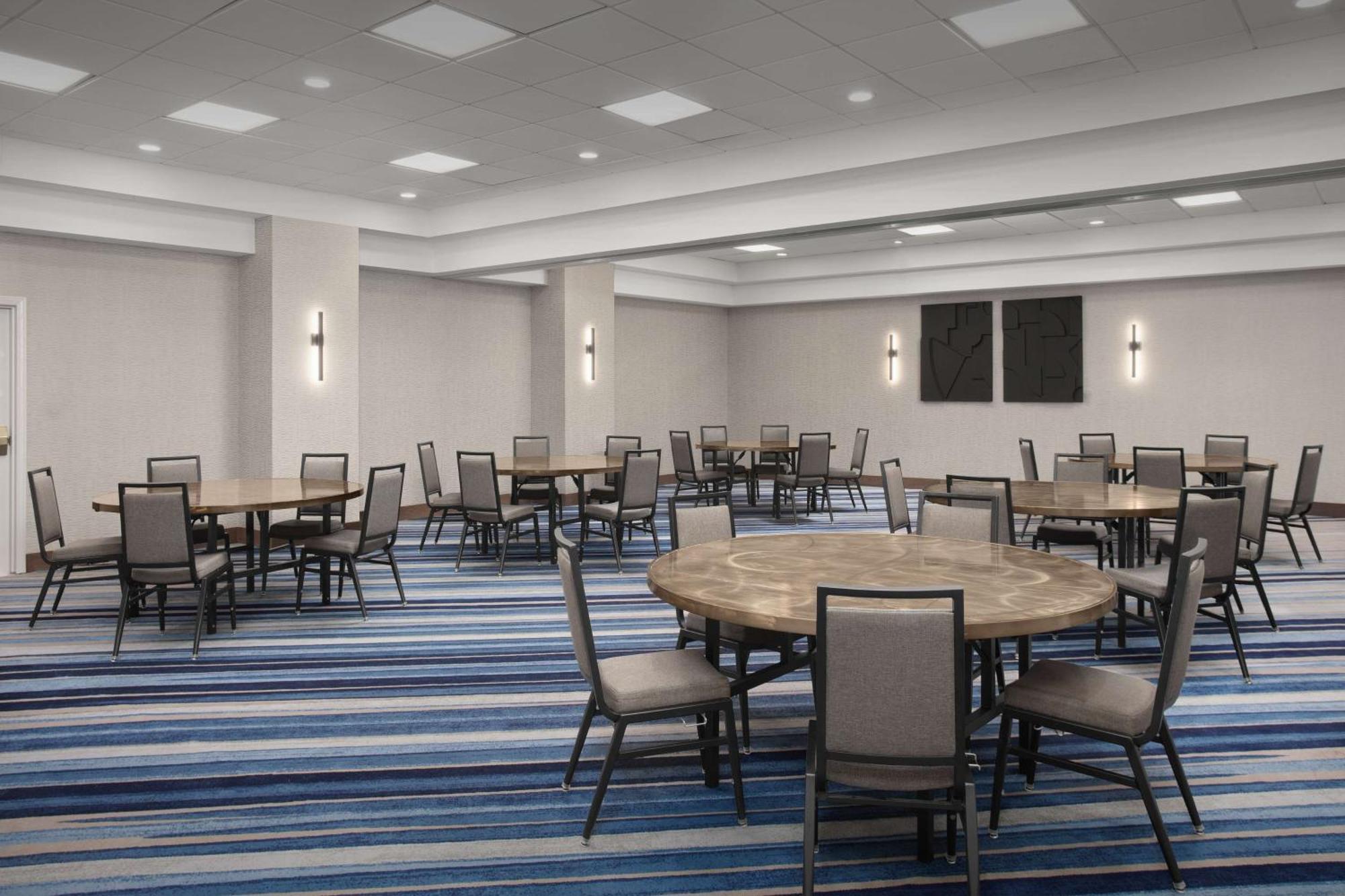 Embassy Suites By Hilton Dallas Near The Galleria Εξωτερικό φωτογραφία