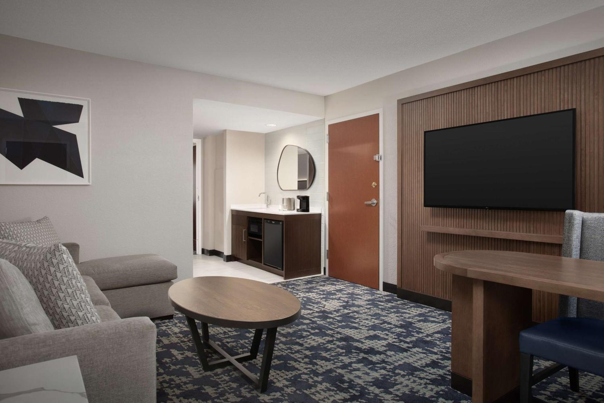 Embassy Suites By Hilton Dallas Near The Galleria Εξωτερικό φωτογραφία